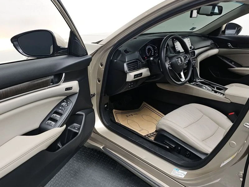 Honda Accord 2.0 Hybrid Touring| 212к.с., снимка 9 - Автомобили и джипове - 56268573