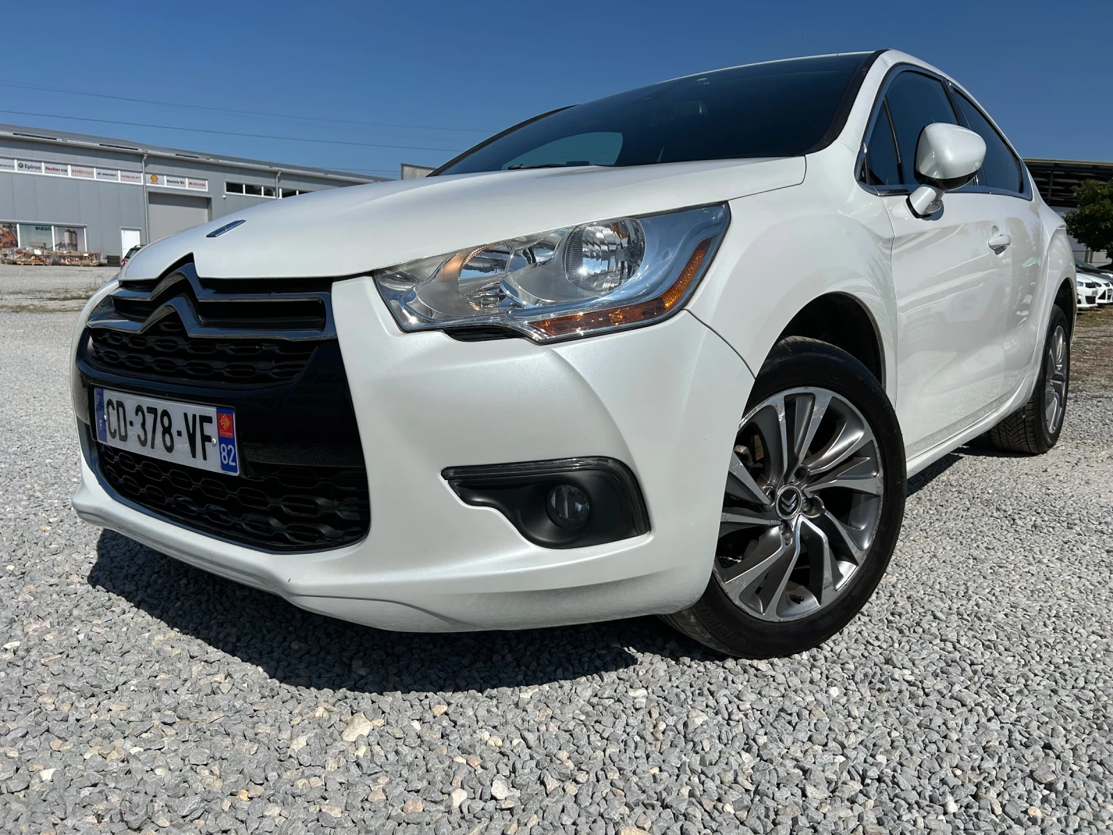 Citroen DS4 1.6E-HDi/NAVi/112K.C./EURO 5В/БЯЛА ПЕРЛА - изображение 2