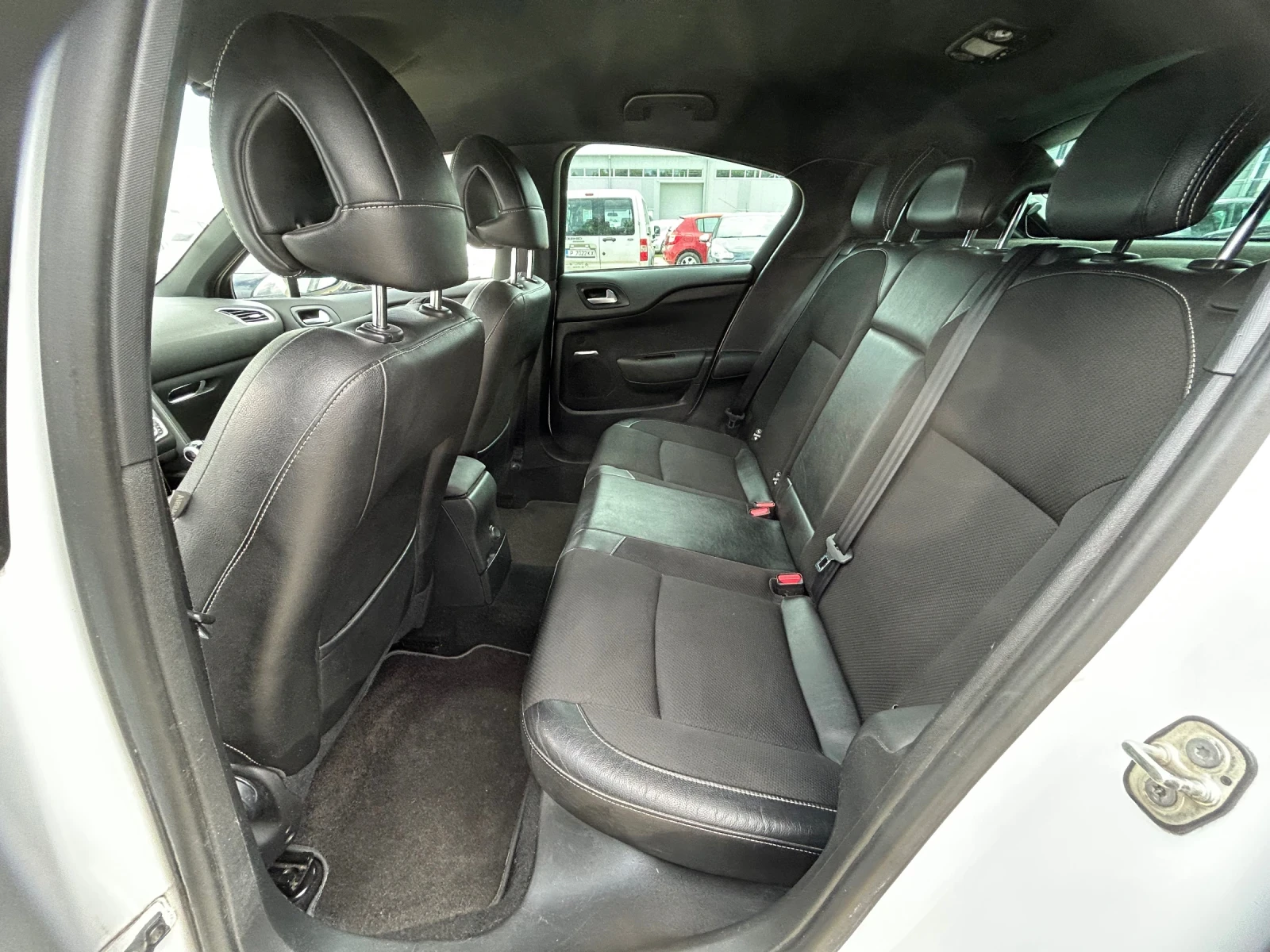 Citroen DS4 1.6E-HDi/NAVi/112K.C./EURO 5В/БЯЛА ПЕРЛА - изображение 10