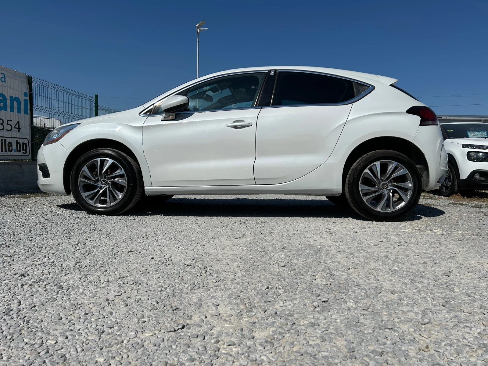 Citroen DS4 1.6E-HDi/NAVi/112K.C./EURO 5В/БЯЛА ПЕРЛА - изображение 4