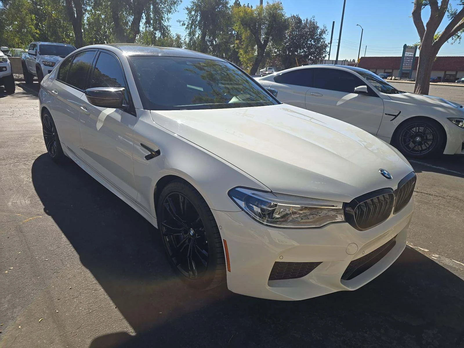 BMW M5 Competition* CARFAX* ОПЦИЯ ЗА ФИНАНСИРАНЕ*  - изображение 2