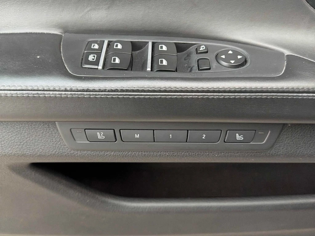 BMW 750 * 4dr Sdn xDrive AWD * CARFAX * БЕЗ ПЪРВОНАЧАЛНА В - изображение 10