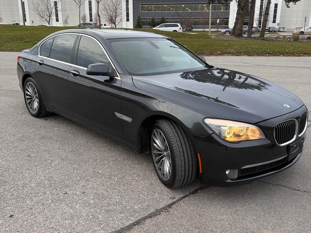 BMW 750 * 4dr Sdn xDrive AWD * CARFAX * БЕЗ ПЪРВОНАЧАЛНА В - изображение 2