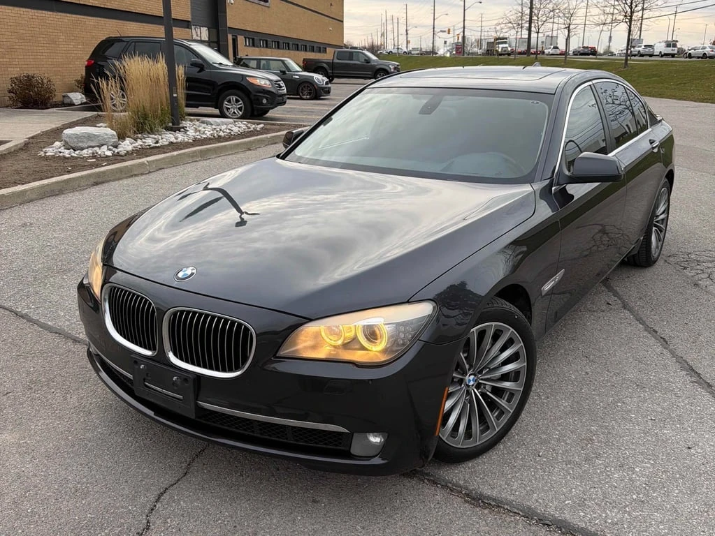 BMW 750 * 4dr Sdn xDrive AWD * CARFAX * БЕЗ ПЪРВОНАЧАЛНА В - изображение 6