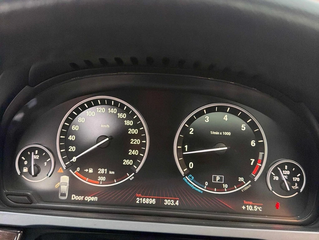 BMW 750 * 4dr Sdn xDrive AWD * CARFAX * БЕЗ ПЪРВОНАЧАЛНА В - изображение 8