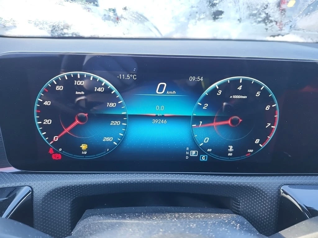 Mercedes-Benz CLA 250 AMG-Line * Червен салон * CARFAX * Панорама - изображение 6