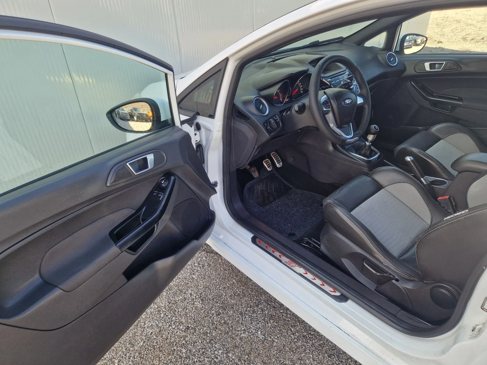 Ford Fiesta 1.6Turbo ST 183kc, снимка 7 - Автомобили и джипове - 53790922