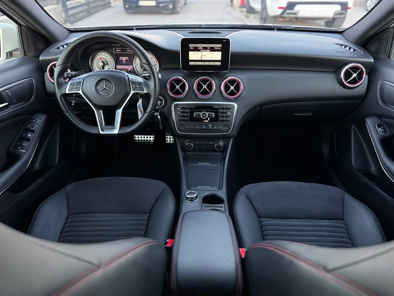 Mercedes-Benz A 200 AMG premium, снимка 7 - Автомобили и джипове - 54140987