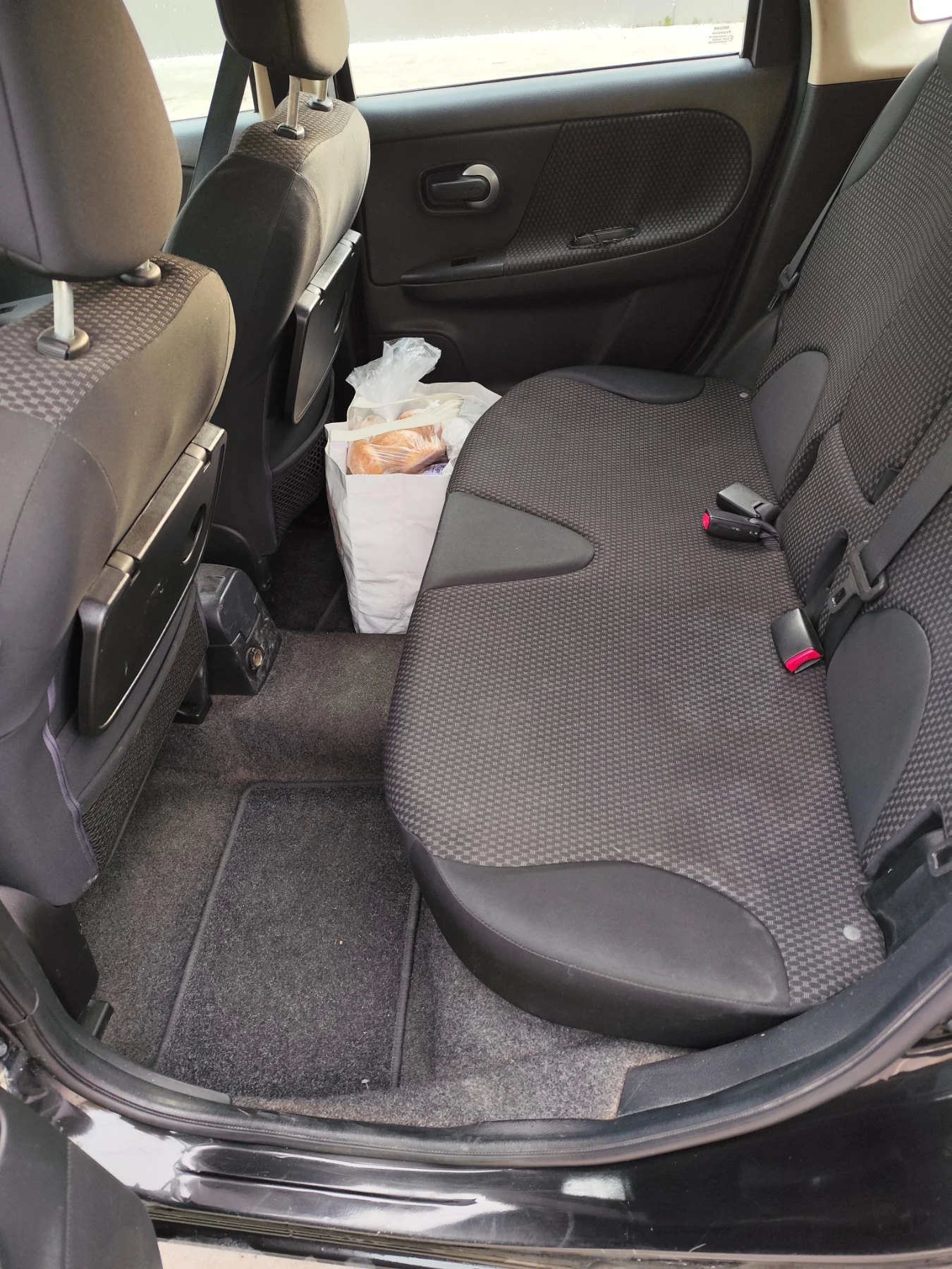 Nissan Note, снимка 6 - Автомобили и джипове - 54208552