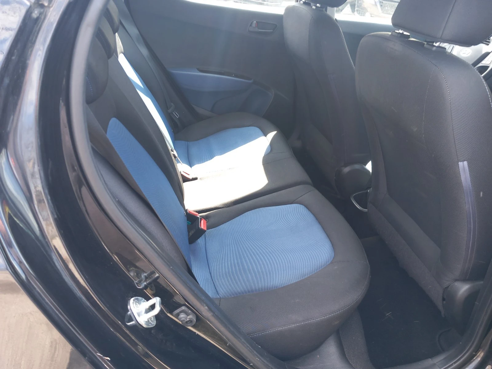 Hyundai I10, снимка 12 - Автомобили и джипове - 54229701