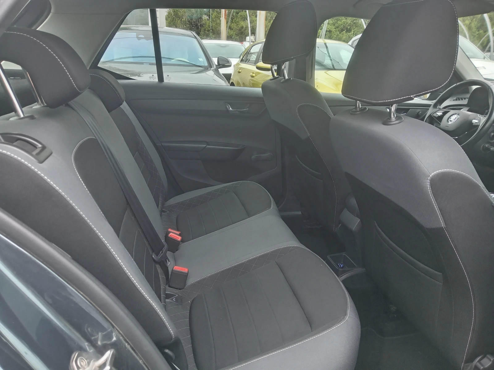 Skoda Fabia TSI, снимка 9 - Автомобили и джипове - 54477529