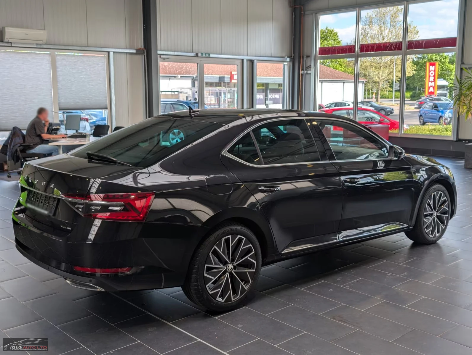 Skoda Superb 2.0/200HP/L&K/4X4/NAVI/ACC/KLESS/360/575z, снимка 5 - Автомобили и джипове - 55222835