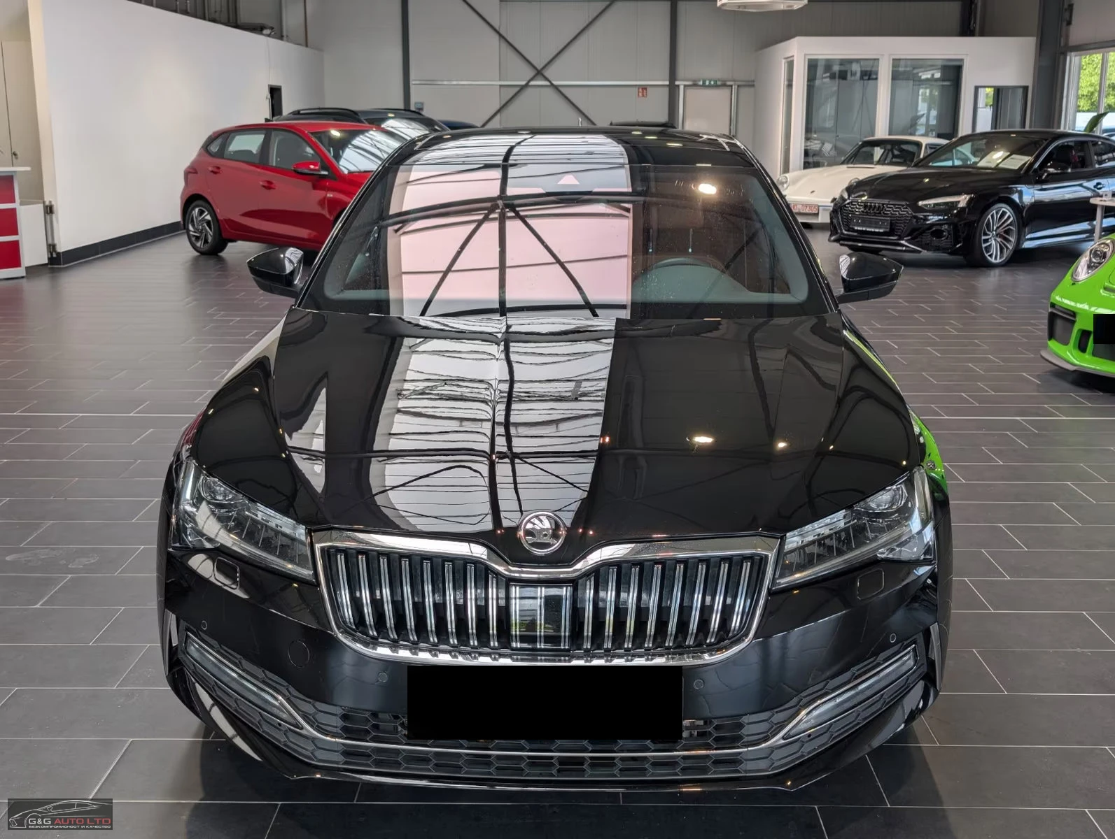 Skoda Superb 2.0/200HP/L&K/4X4/NAVI/ACC/KLESS/360/575z, снимка 2 - Автомобили и джипове - 55222835