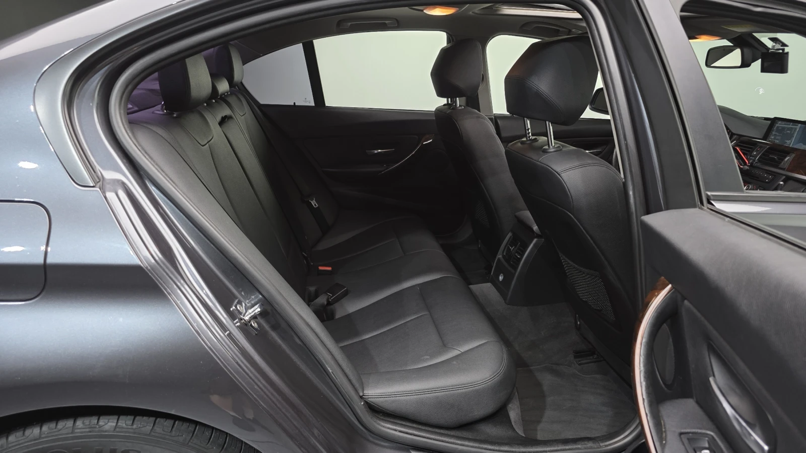 BMW 320, снимка 16 - Автомобили и джипове - 55371853
