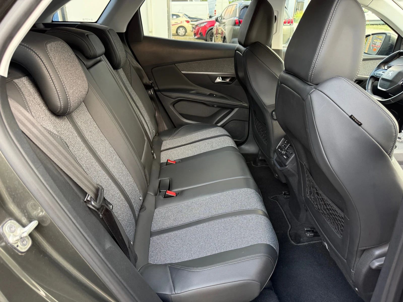 Peugeot 3008 1.5 BlueHDI  |  Allure  |  Облужена на 100%, снимка 12 - Автомобили и джипове - 55724460
