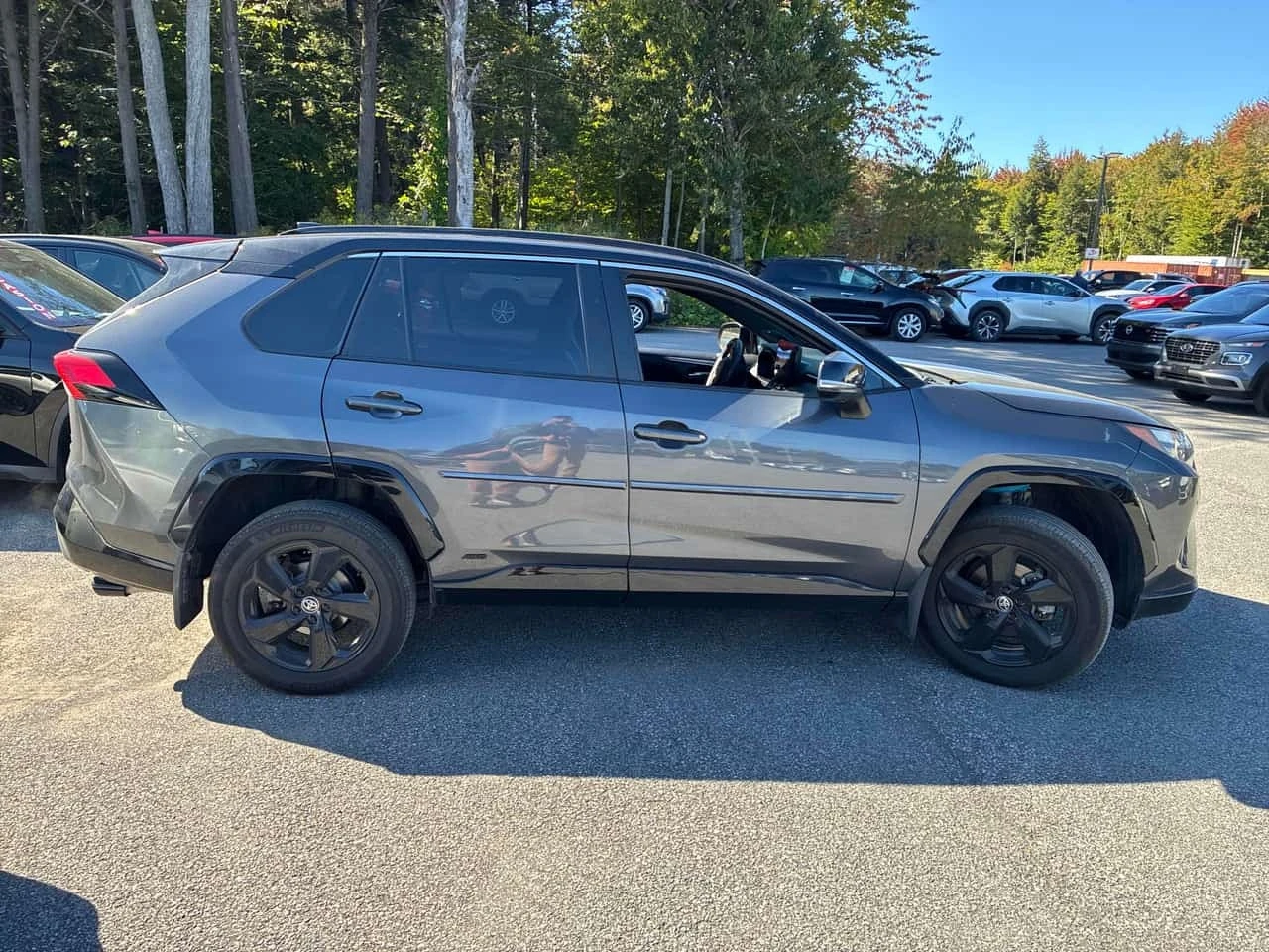 Toyota Rav4 Hybrid XSE | CARFAX | АВТОФИНАНСИРАНЕ, снимка 4 - Автомобили и джипове - 56239776
