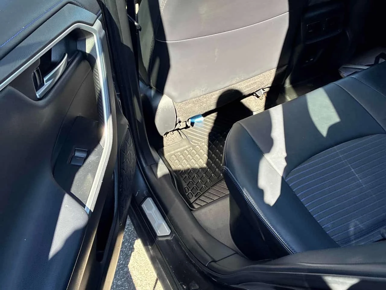 Toyota Rav4 Hybrid XSE | CARFAX | АВТОФИНАНСИРАНЕ, снимка 12 - Автомобили и джипове - 56239776