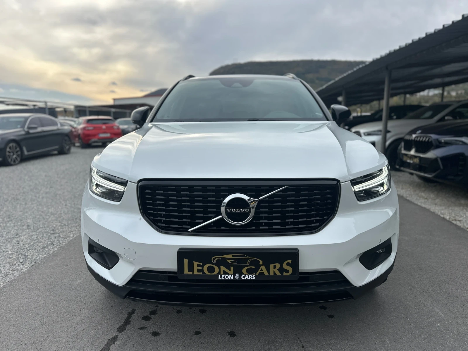 Volvo XC40 2.0TDI 190к.с R-DESIGN/AWD/ПАМЕТ/ЗАДНА КАМЕРА/FULL