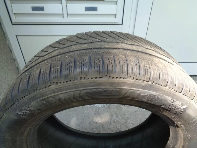 Гуми Зимни 235/55R17, снимка 2 - Гуми и джанти - 47845926