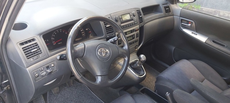 Toyota Corolla verso 1.6i, снимка 7 - Автомобили и джипове - 46354294