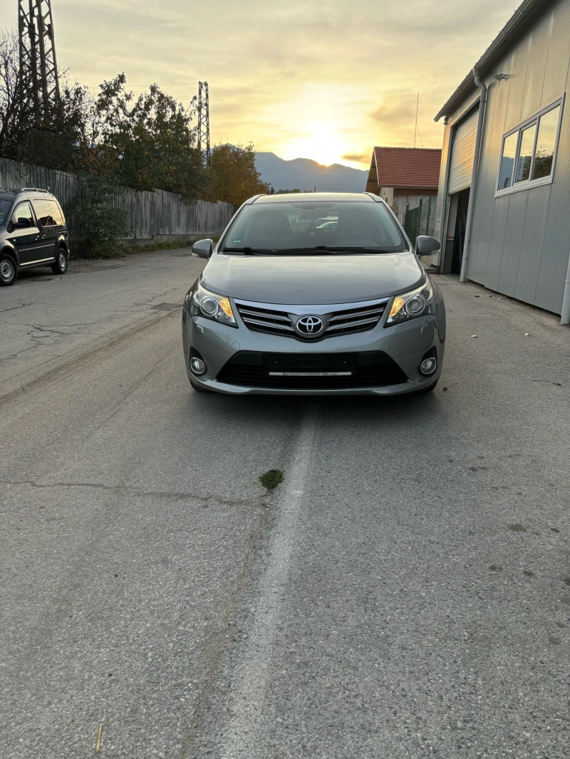 Toyota Avensis 1.8i Facelift, снимка 1 - Автомобили и джипове - 48636890