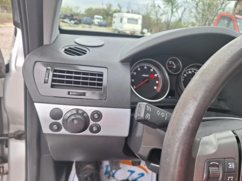 Opel Astra 1.6i klima, снимка 11 - Автомобили и джипове - 52079555