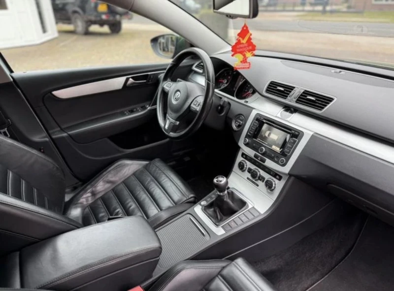 VW Passat 1.6tdi, снимка 8 - Автомобили и джипове - 53100952