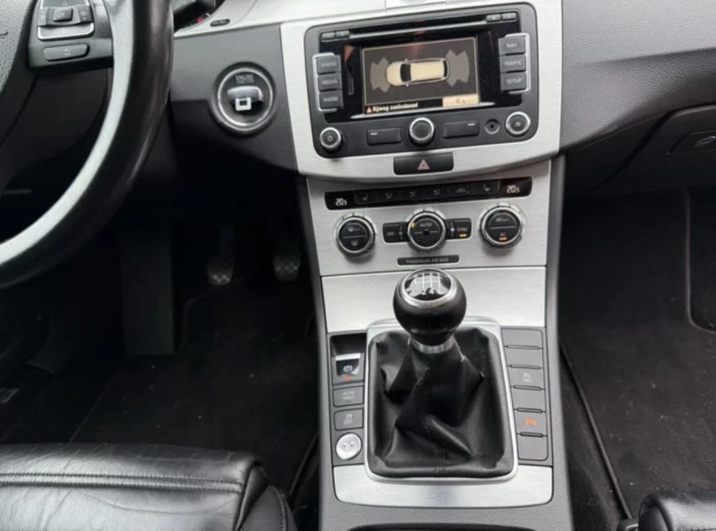 VW Passat 1.6tdi, снимка 11 - Автомобили и джипове - 53100952