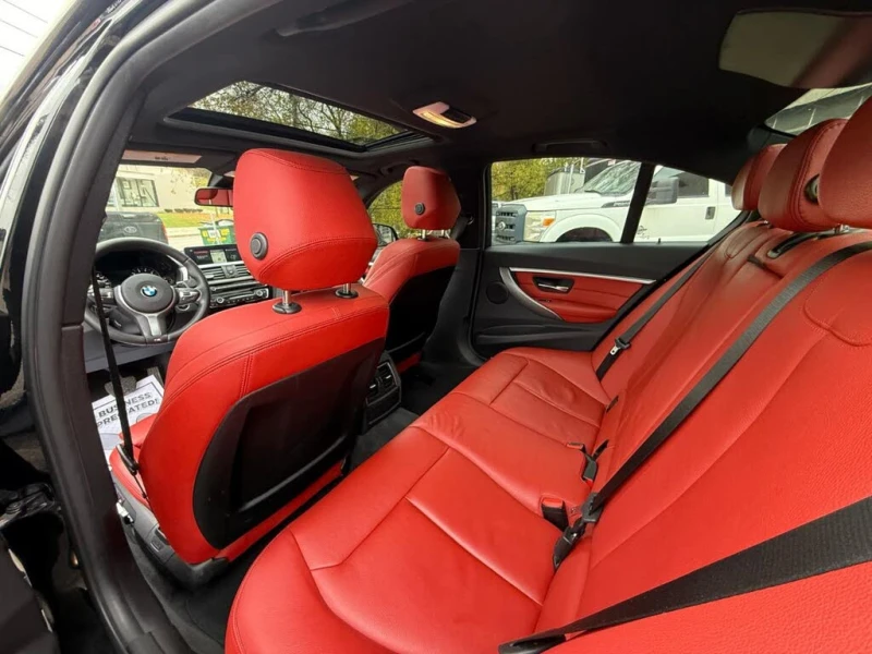 BMW 330 I * M-Package* * HeadUp* AвтоКредит* (ЦЕНА ДО БГ), снимка 11 - Автомобили и джипове - 53500773