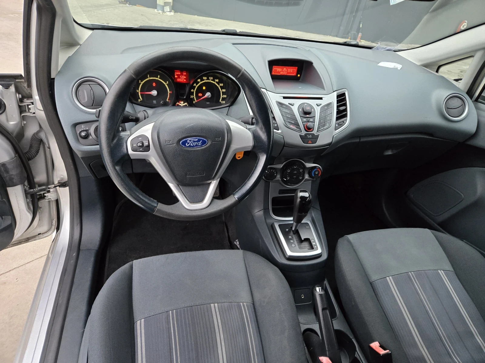 Ford Fiesta 1.4 АВТОМАТИК - изображение 9