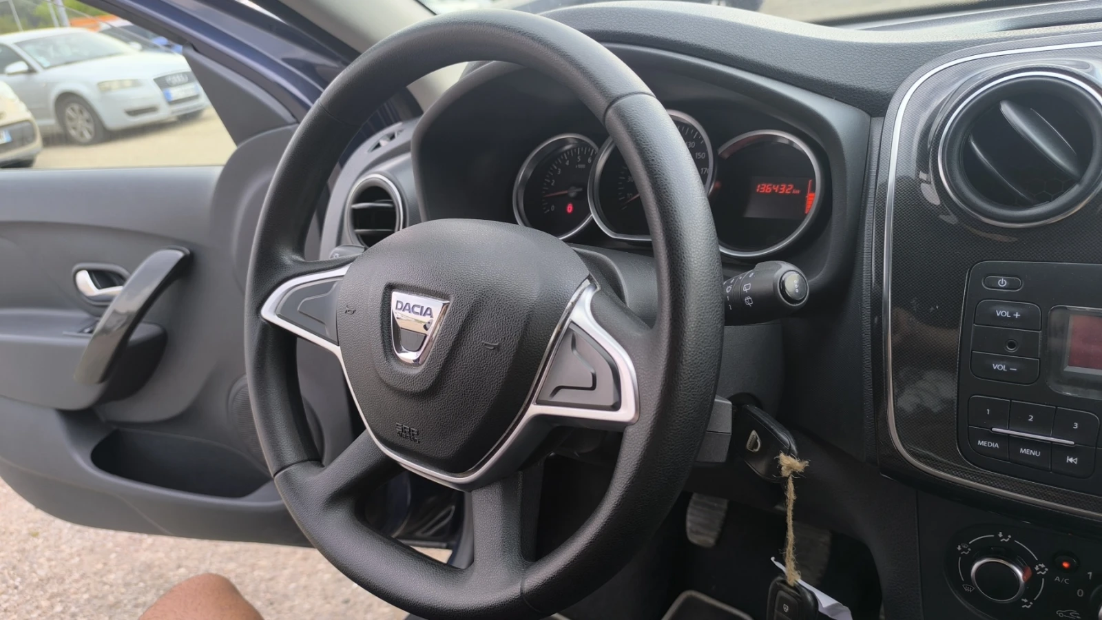 Dacia Sandero 0.9 - изображение 10