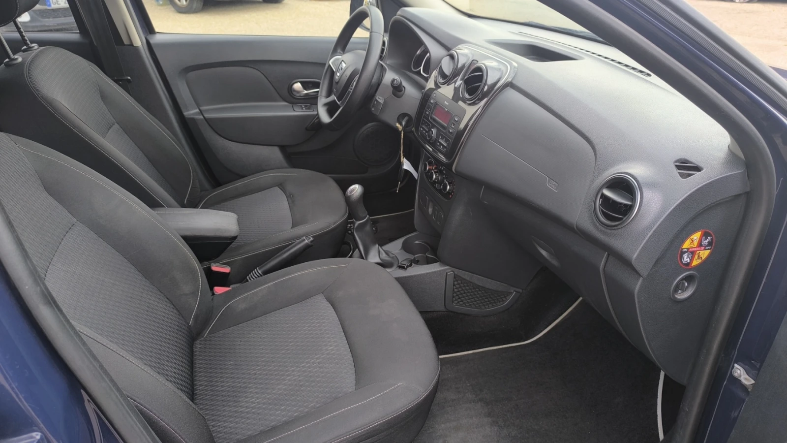 Dacia Sandero 0.9 - изображение 8
