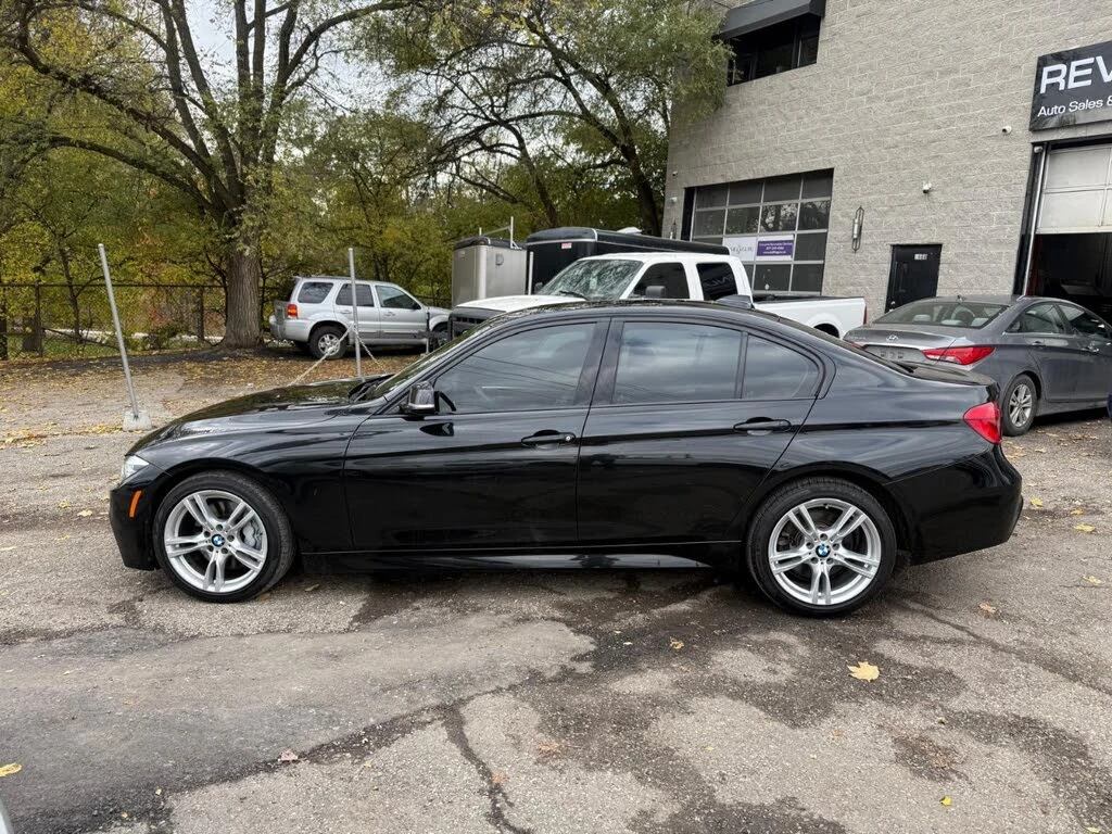 BMW 330 I * M-Package* * HeadUp* AвтоКредит* (ЦЕНА ДО БГ) - изображение 7