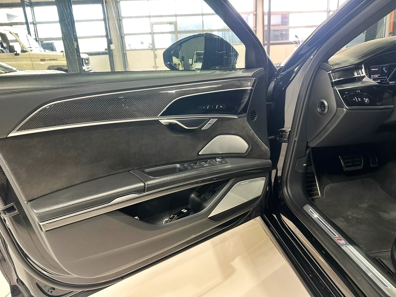 Audi S8  Twin turbocharged V8, снимка 10 - Автомобили и джипове - 53769814