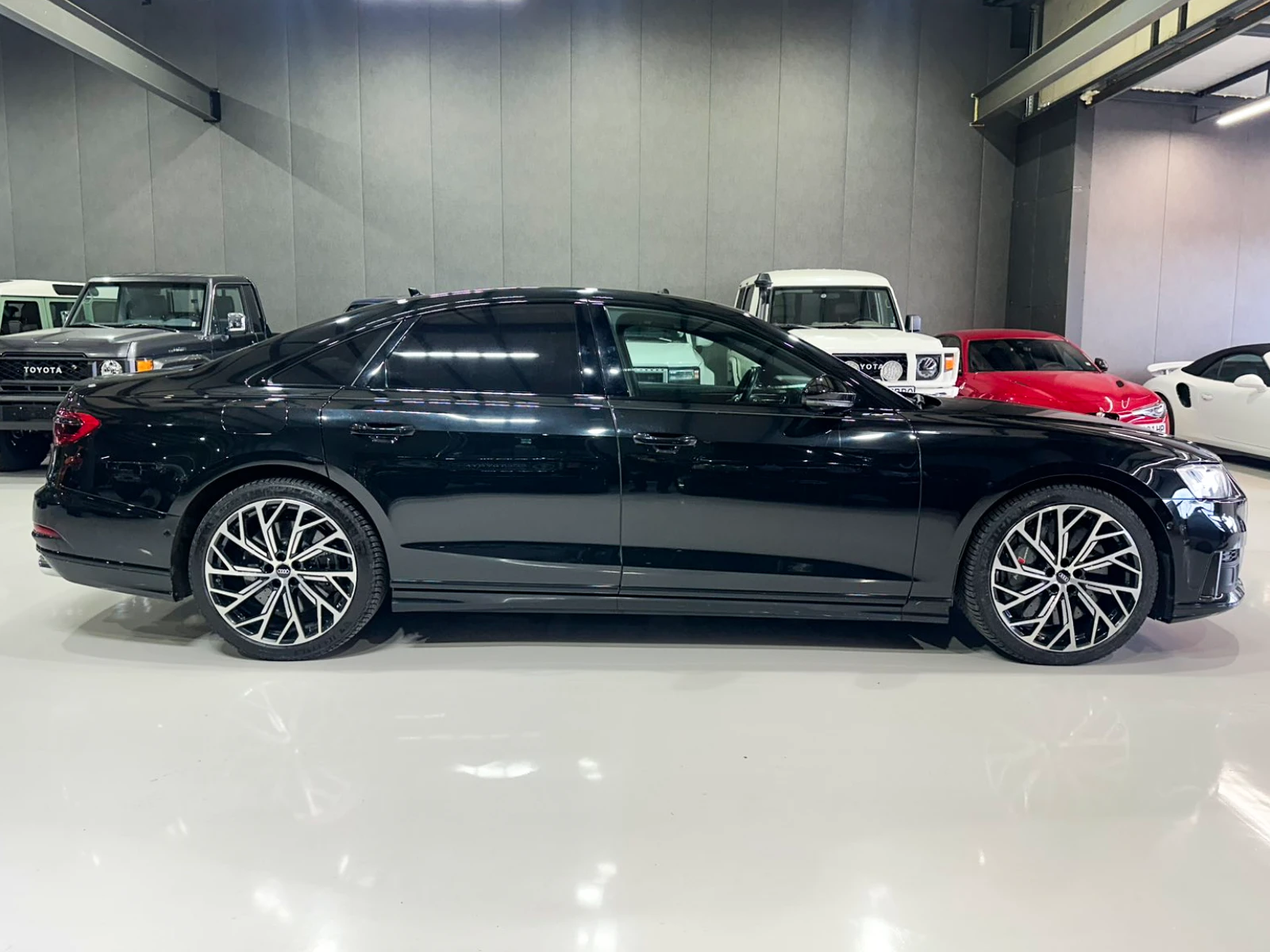 Audi S8  Twin turbocharged V8, снимка 9 - Автомобили и джипове - 53769814