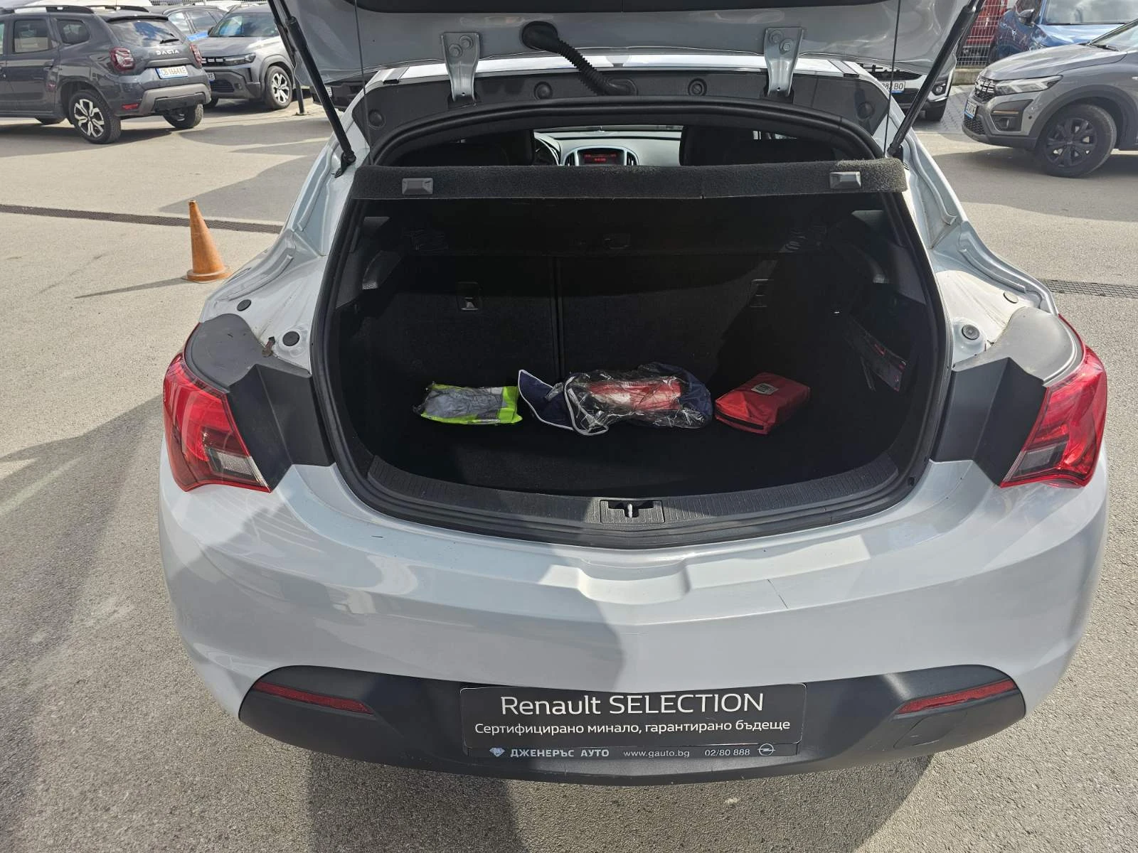 Opel Astra GTC 1.6 , снимка 13 - Автомобили и джипове - 54099230