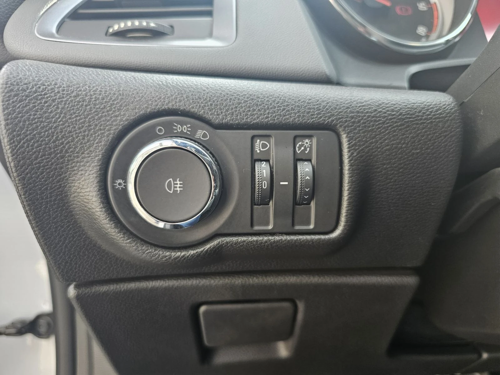 Opel Astra GTC 1.6 , снимка 9 - Автомобили и джипове - 54099230