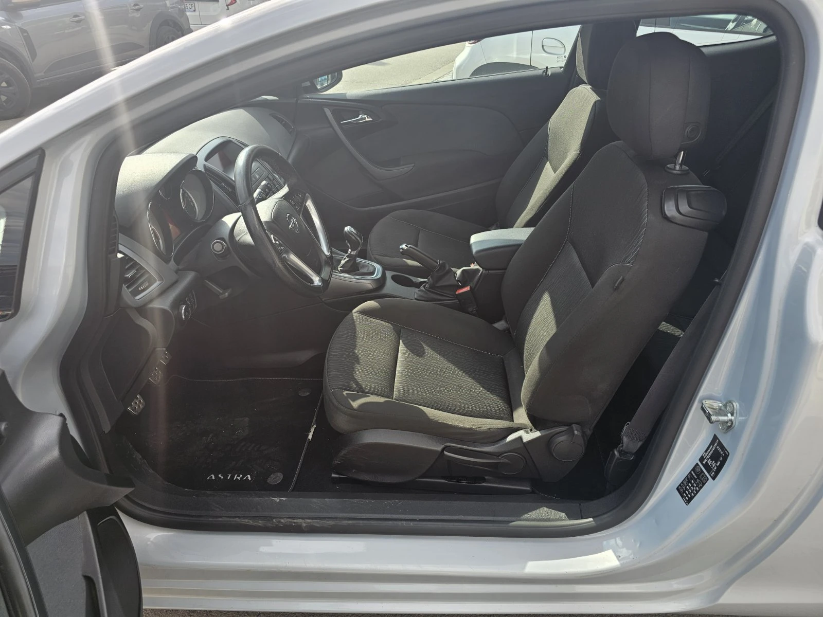 Opel Astra GTC 1.6 , снимка 12 - Автомобили и джипове - 54099230