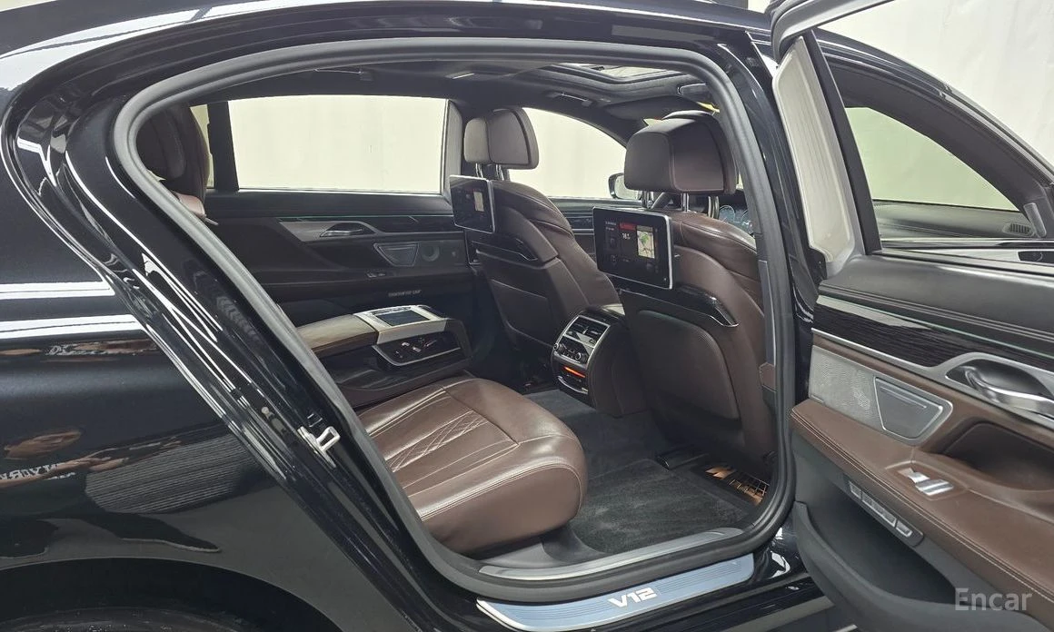 BMW 760 Li* XDRIVE* ОБДУХВАНЕ* КАМЕРИ* 360* V12* , снимка 8 - Автомобили и джипове - 54205654