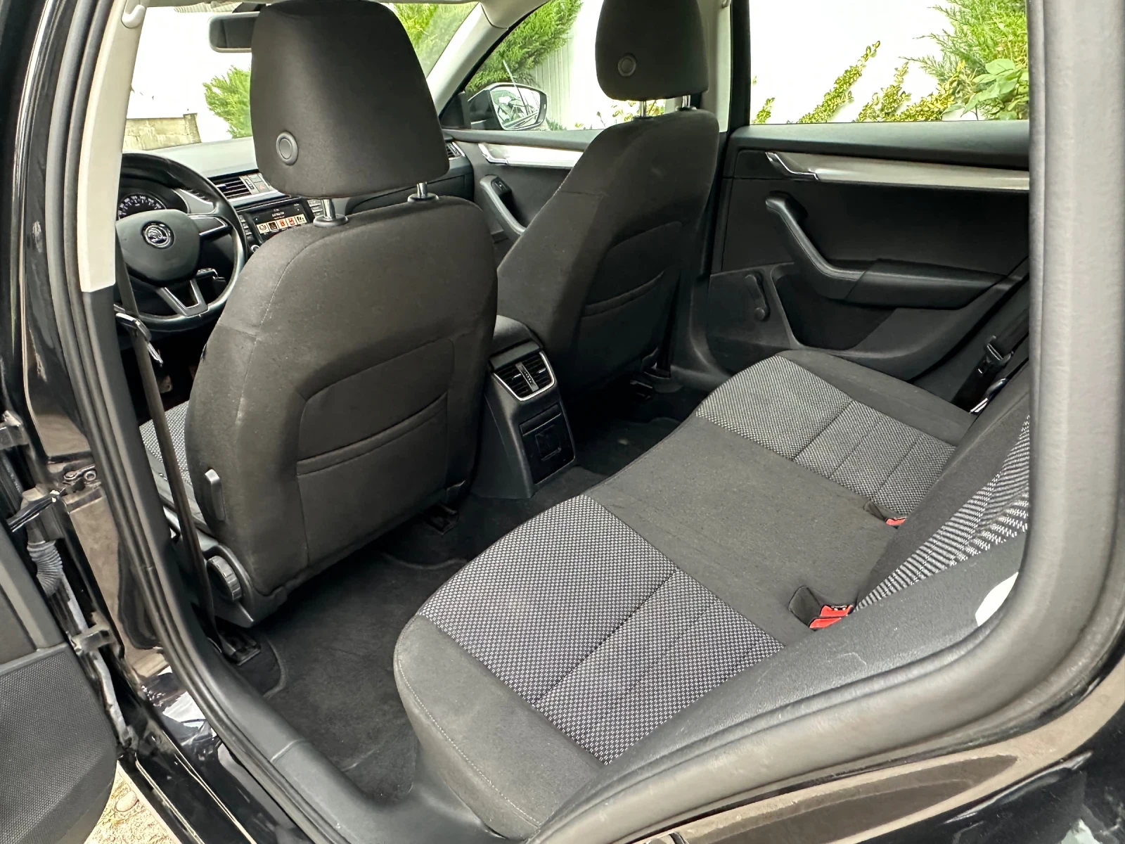 Skoda Octavia 1.6tdi 4x4, снимка 9 - Автомобили и джипове - 54624943