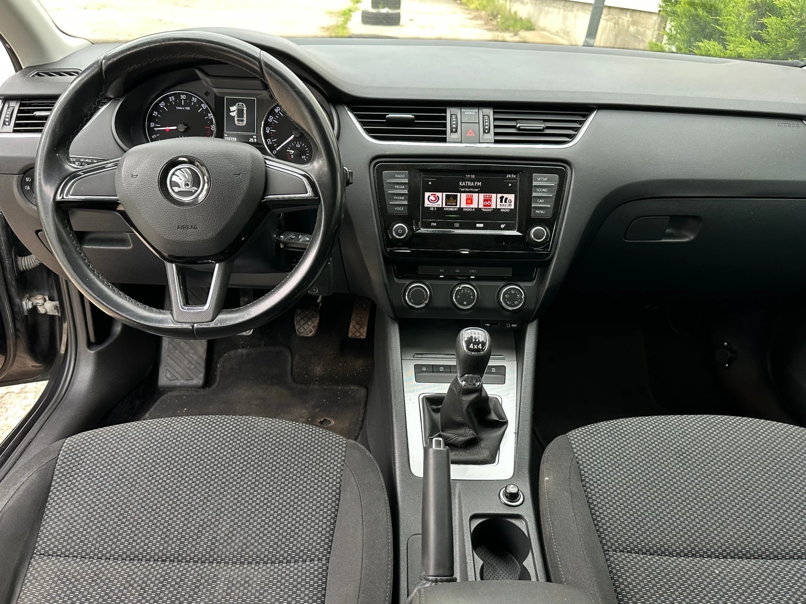 Skoda Octavia 1.6tdi 4x4, снимка 10 - Автомобили и джипове - 54624943