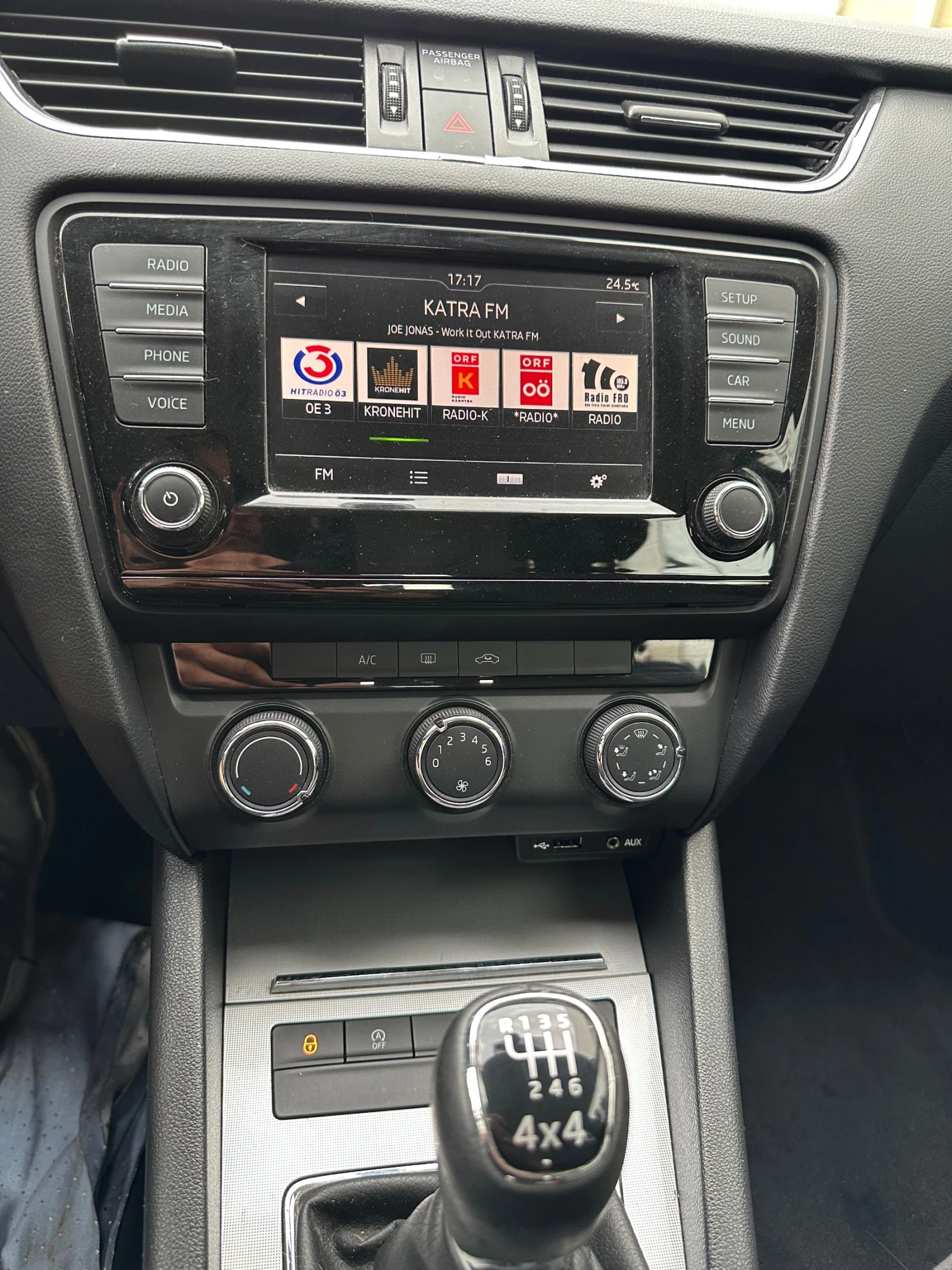 Skoda Octavia 1.6tdi 4x4, снимка 6 - Автомобили и джипове - 54624943