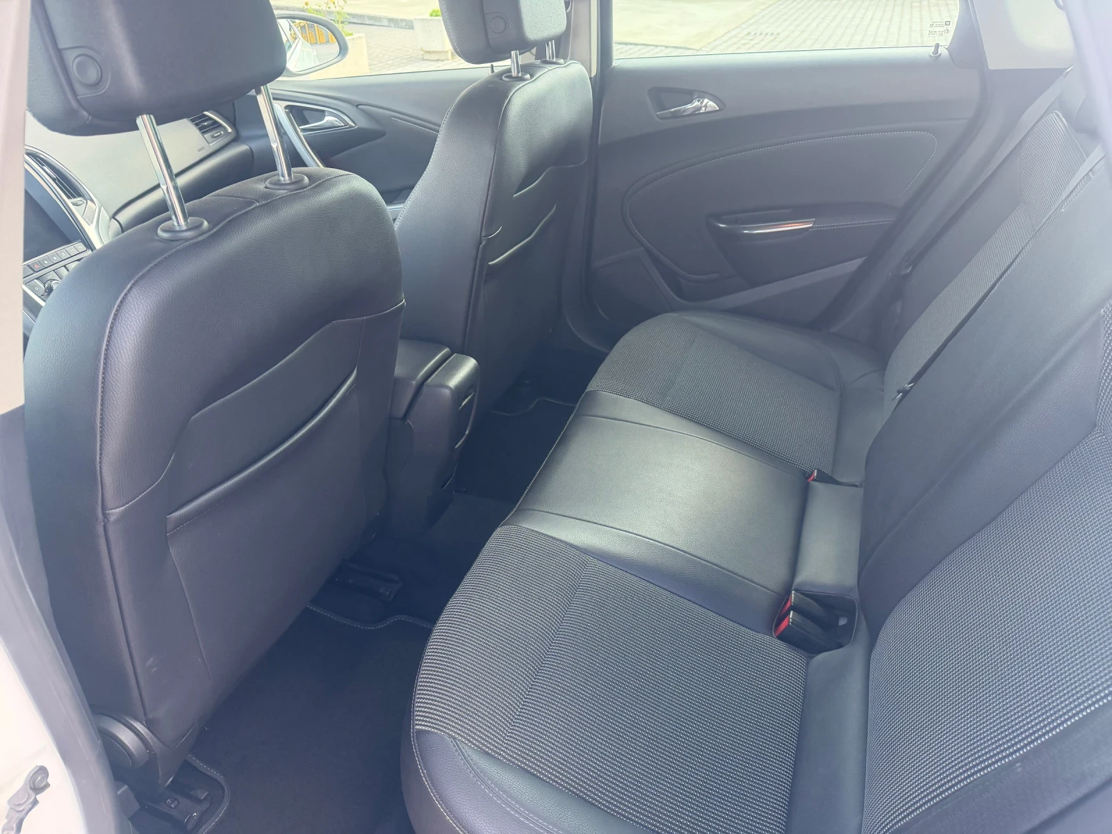 Opel Astra, снимка 12 - Автомобили и джипове - 55379868