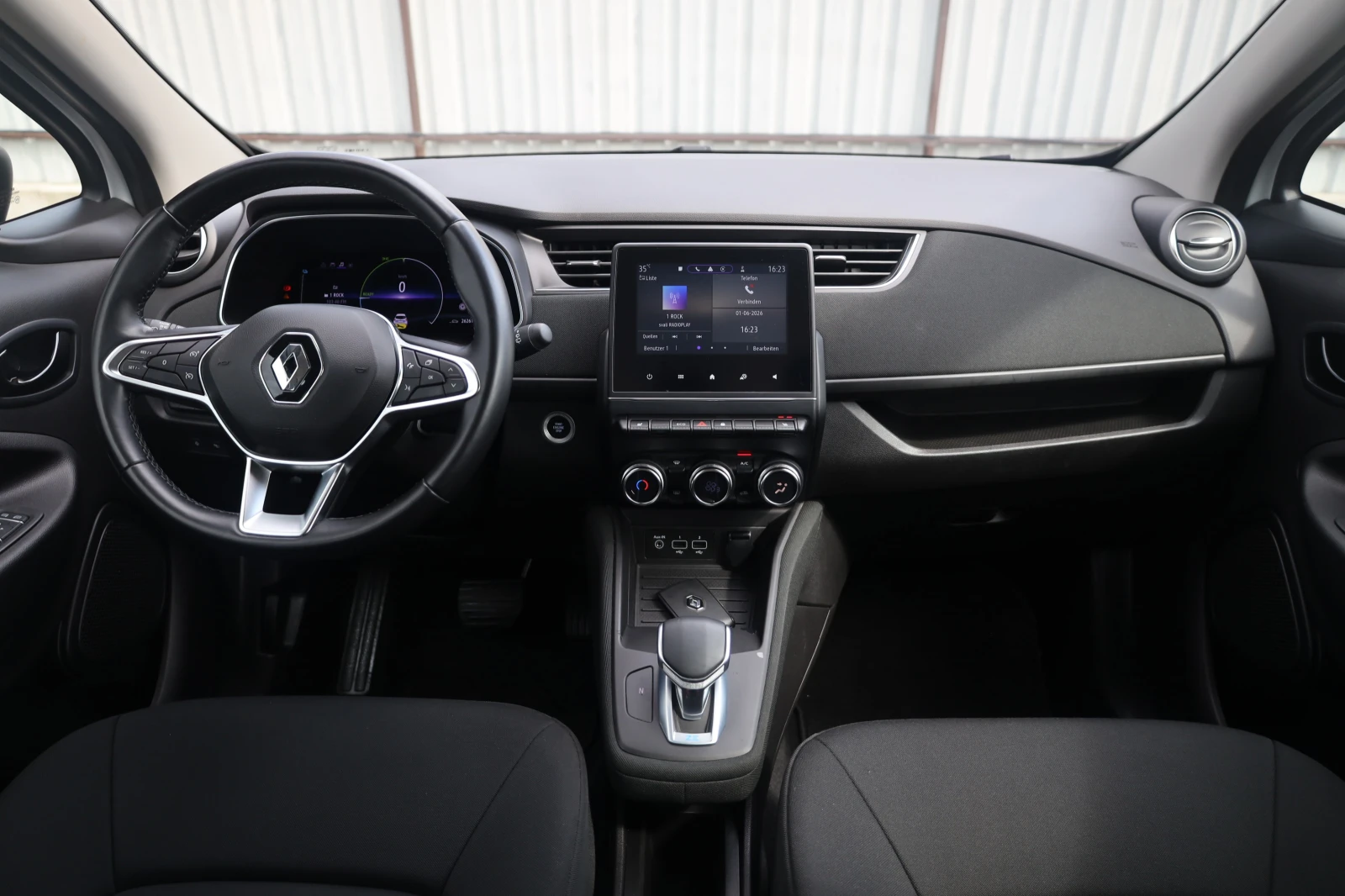 Renault Zoe Z.E. 52kWh SzH KeyGO DigitalCockpit MY22 26Kkm, снимка 11 - Автомобили и джипове - 55568947