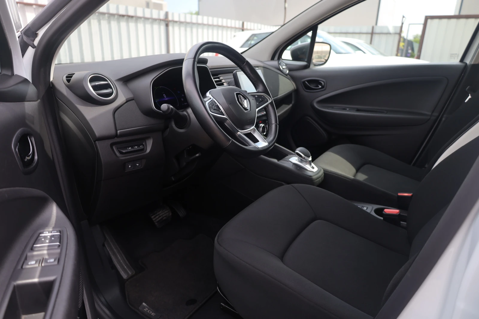 Renault Zoe Z.E. 52kWh SzH KeyGO DigitalCockpit MY22 26Kkm, снимка 10 - Автомобили и джипове - 55568947