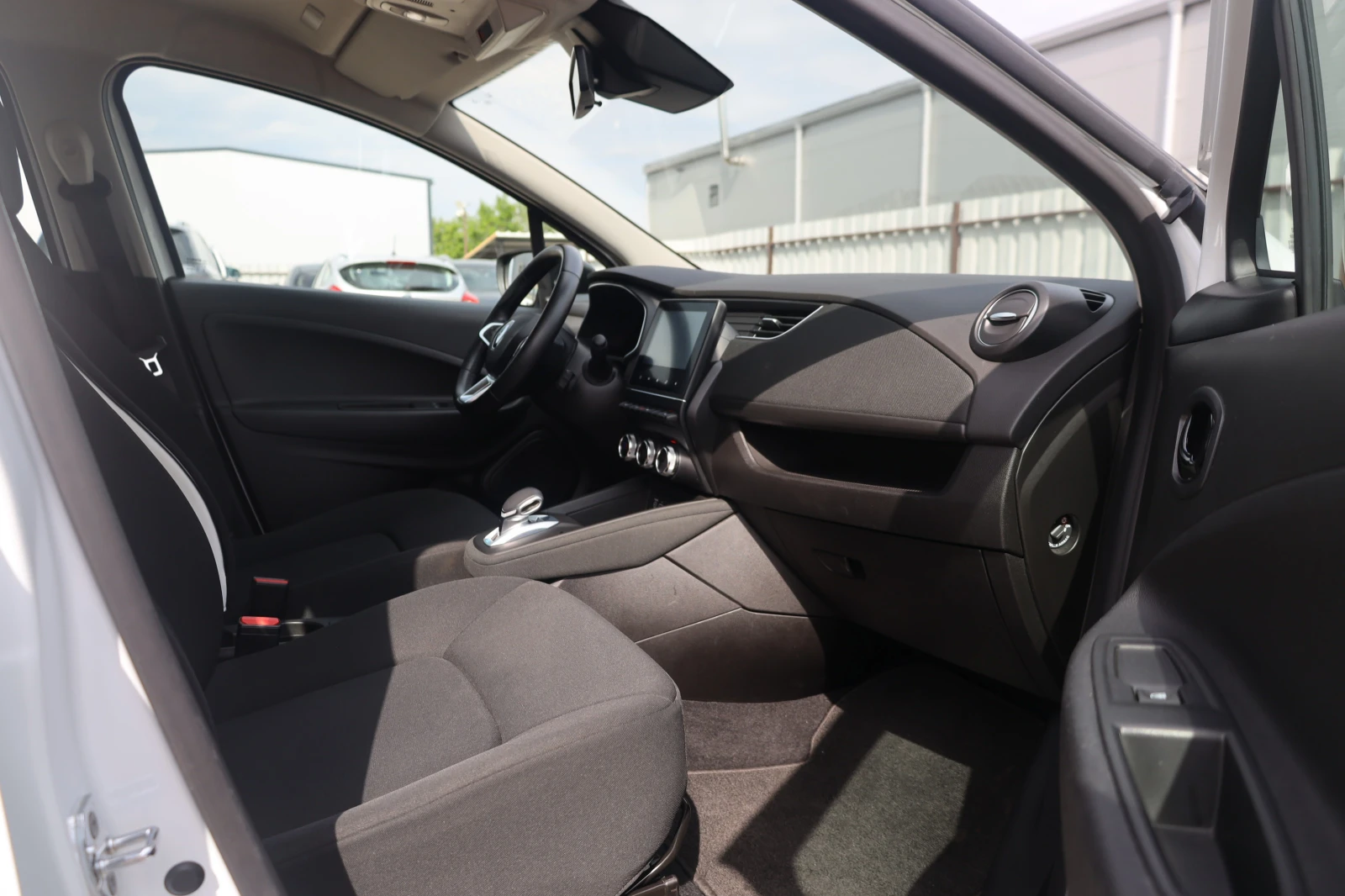 Renault Zoe Z.E. 52kWh SzH KeyGO DigitalCockpit MY22 26Kkm, снимка 7 - Автомобили и джипове - 55568947