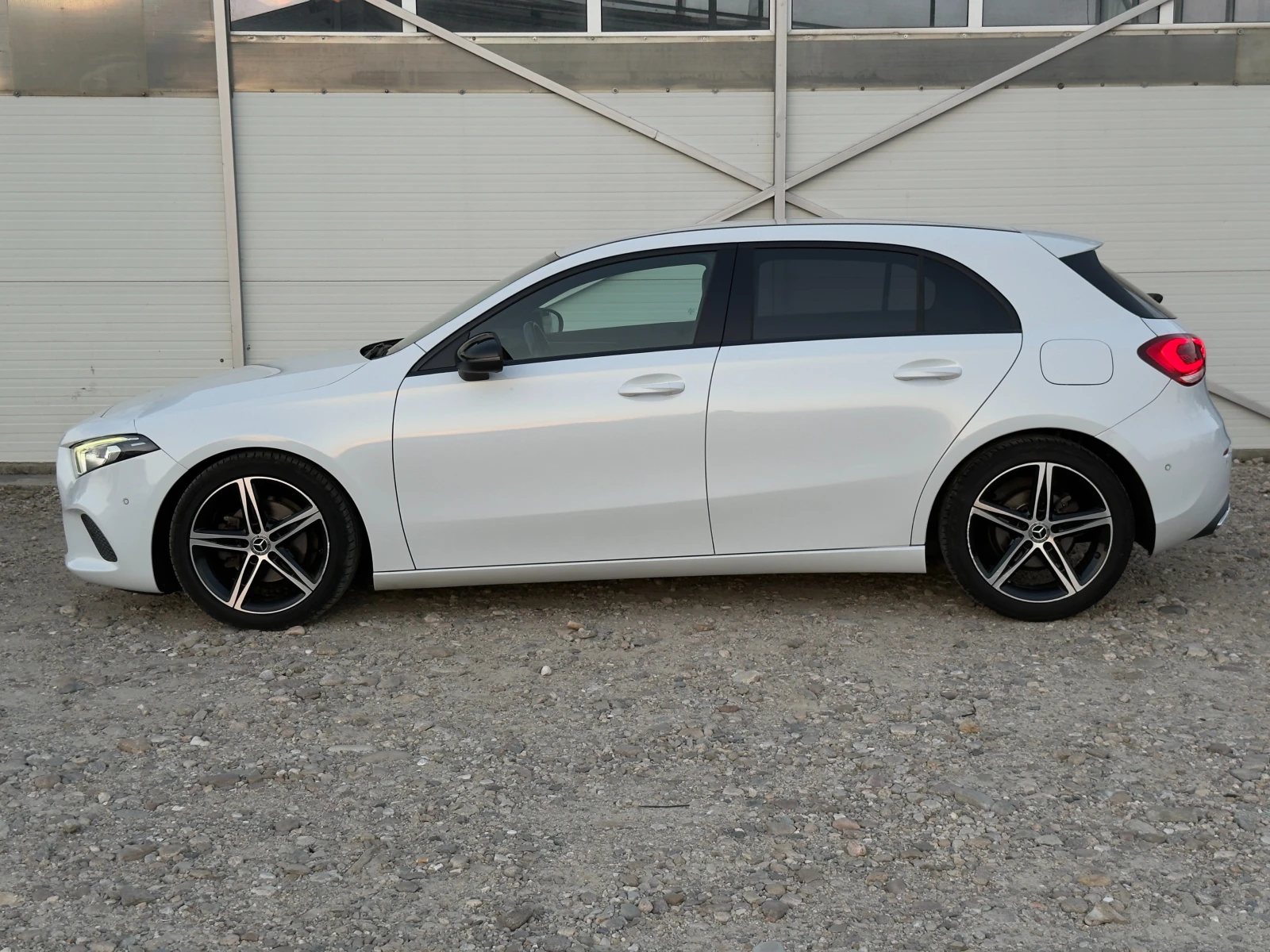 Mercedes-Benz A 180 1.5d Автоматик/Камера/Навигация/Собствен лизинг, снимка 7 - Автомобили и джипове - 55728694