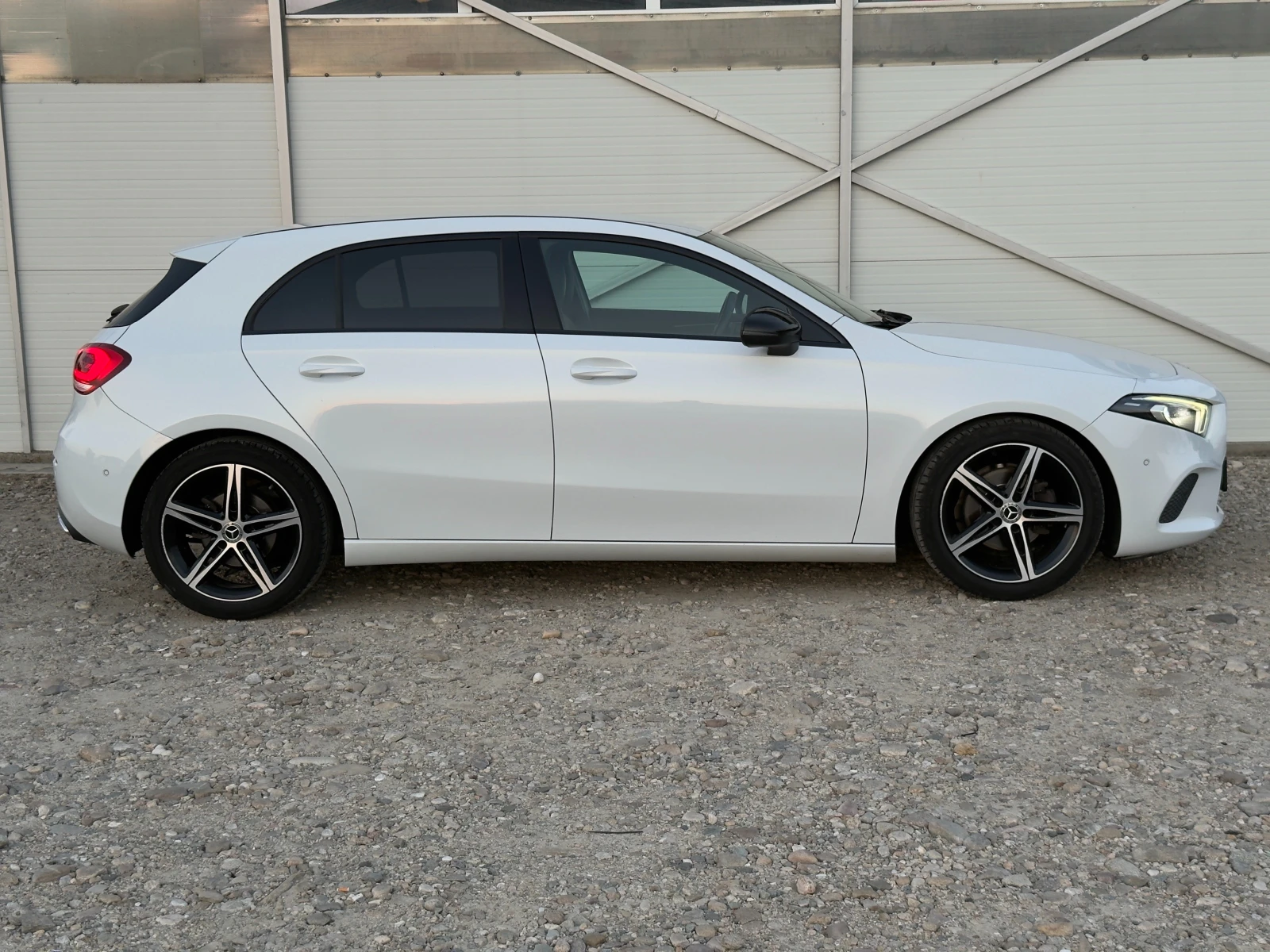 Mercedes-Benz A 180 1.5d Автоматик/Камера/Навигация/Собствен лизинг, снимка 3 - Автомобили и джипове - 55728694