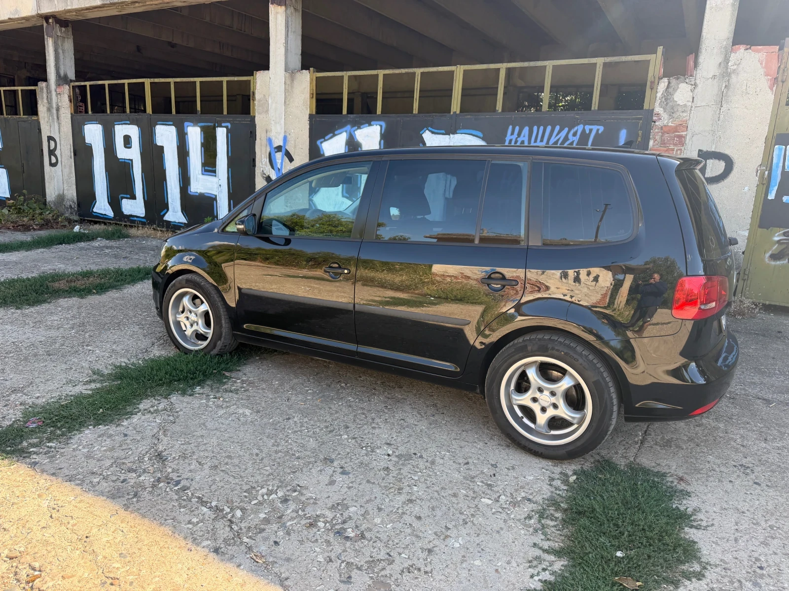 VW Touran 1.6 TDI 6 скорости подгрев , снимка 5 - Автомобили и джипове - 55952593