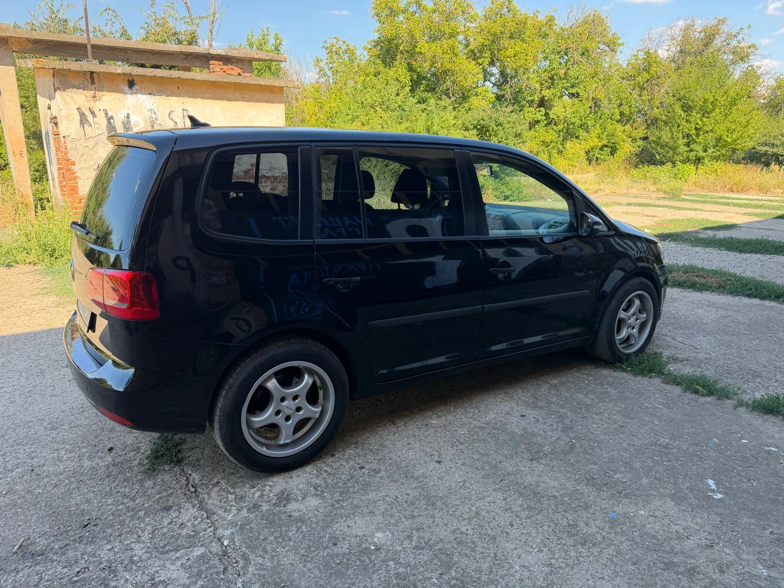 VW Touran 1.6 TDI 6 скорости подгрев , снимка 3 - Автомобили и джипове - 55952593